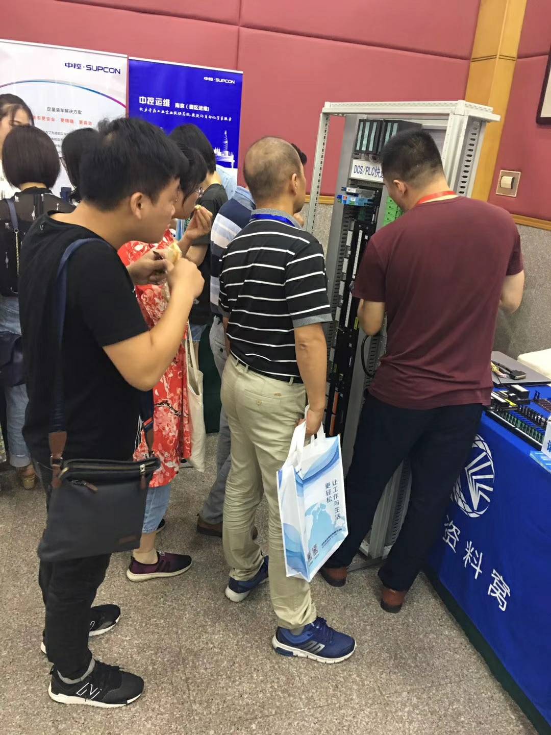南京會(huì)議4.jpg