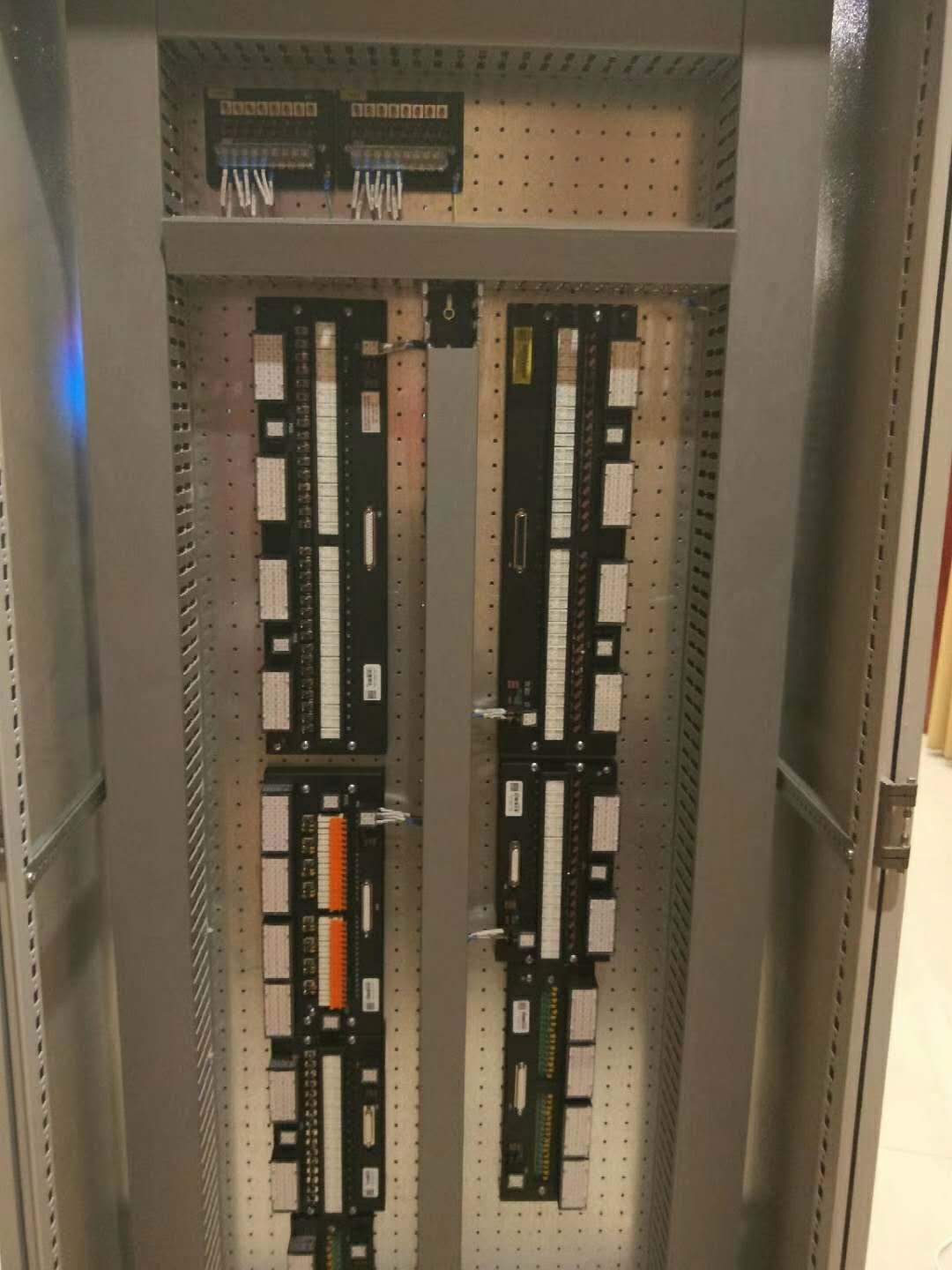 控制柜繼電器.jpg